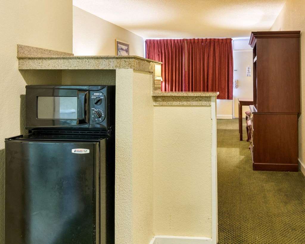 Rodeway Inn Emporia Rom bilde